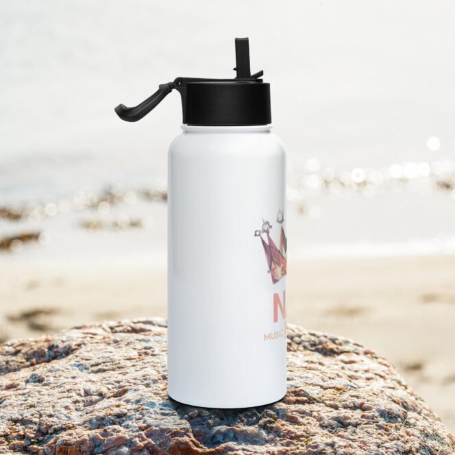 Stainless steel water bottle with a straw lid - Image 2